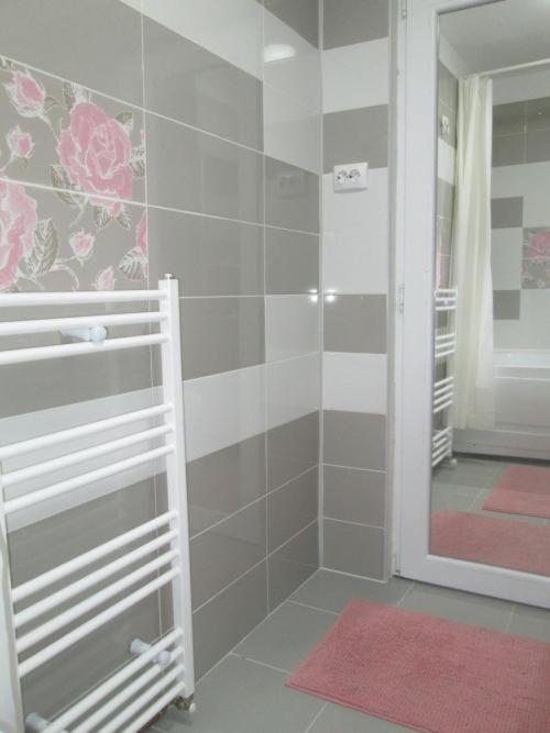 Apartament Sarra Τιργκόβιστε Εξωτερικό φωτογραφία